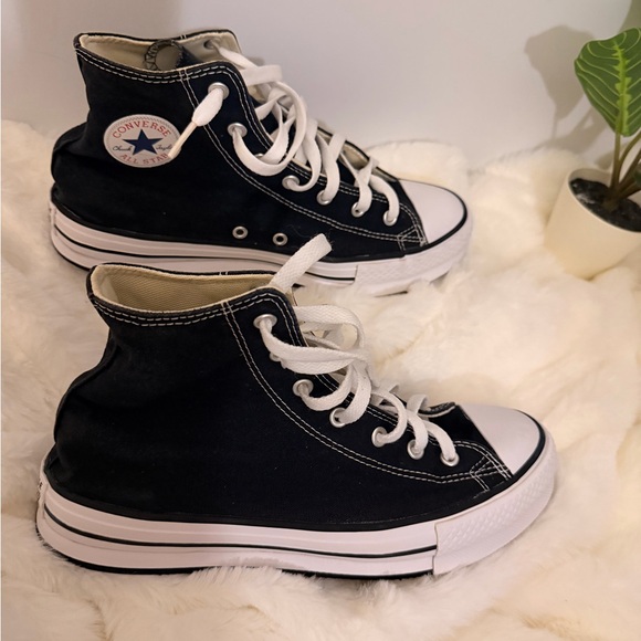 Converse Black and White High-Tops - Picture 2 of 7